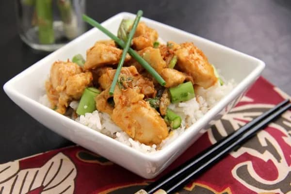 Cơm gà sốt đậu